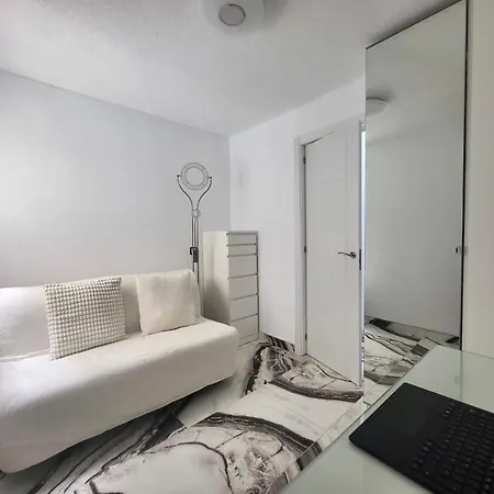 شقة 2 Bedrooms Flat + Balcony + Parking At Canteras *