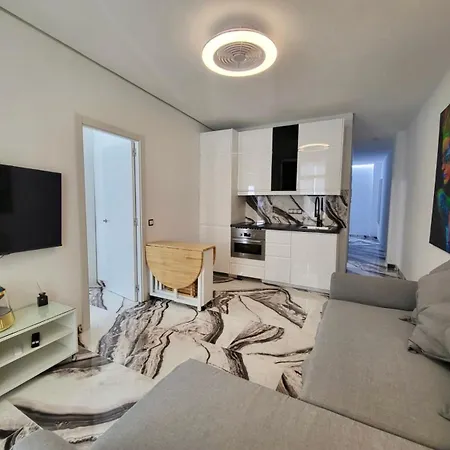 شقة 2 Bedrooms Flat + Balcony + Parking At Canteras